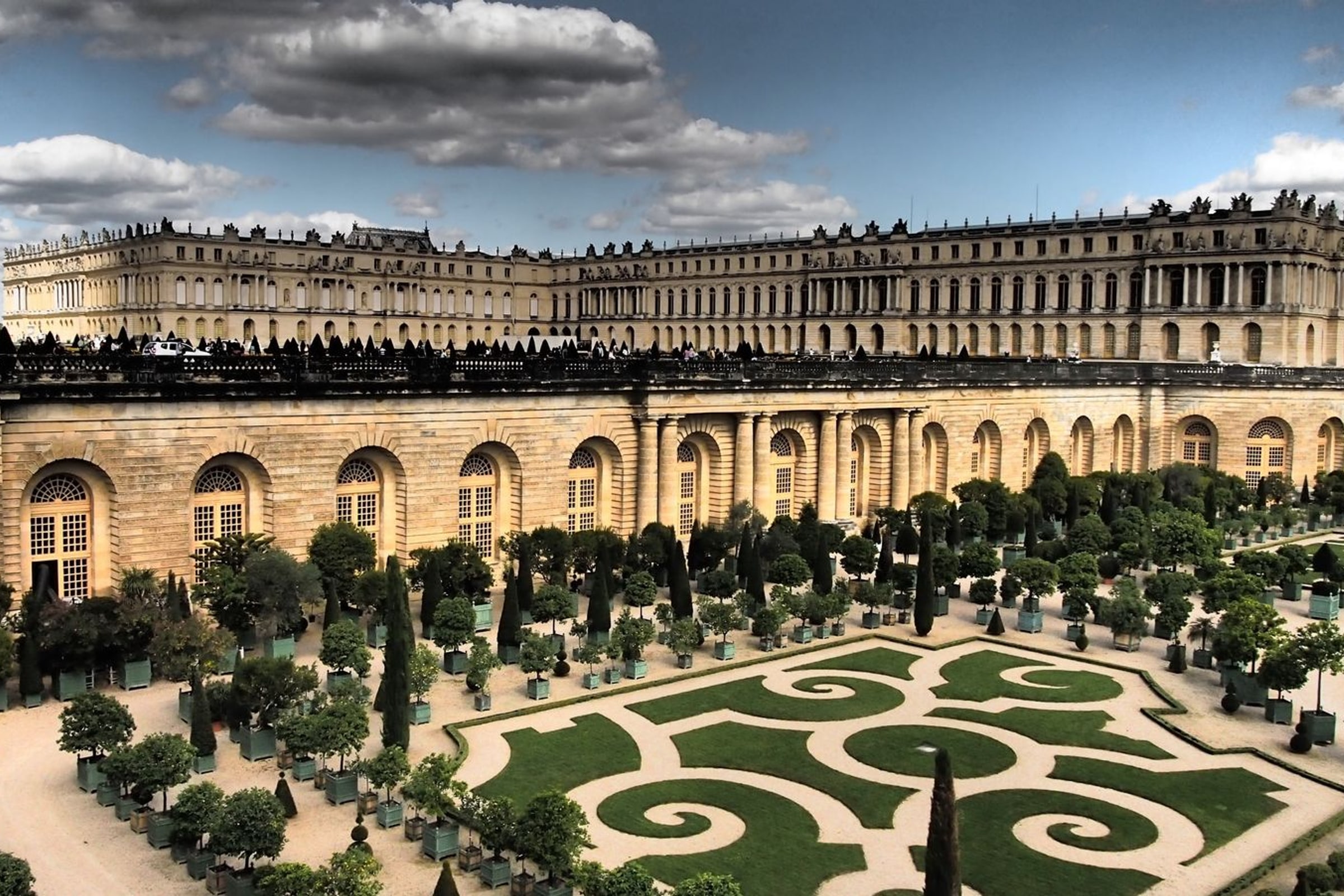 Parisian Lights & Alpine Heights: 7-Day Euro Escape